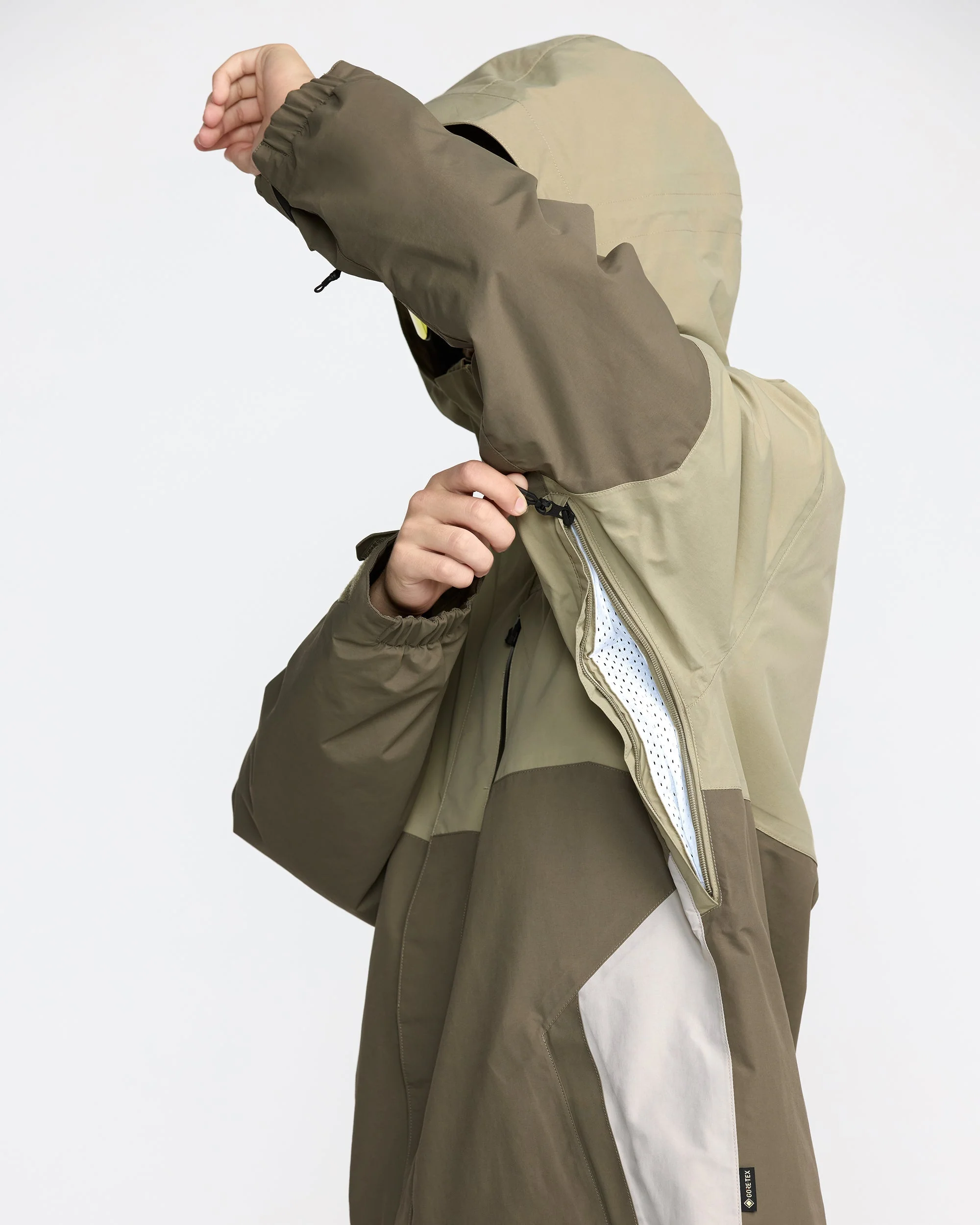 Men's L Gore-Tex Jacket - Image 4