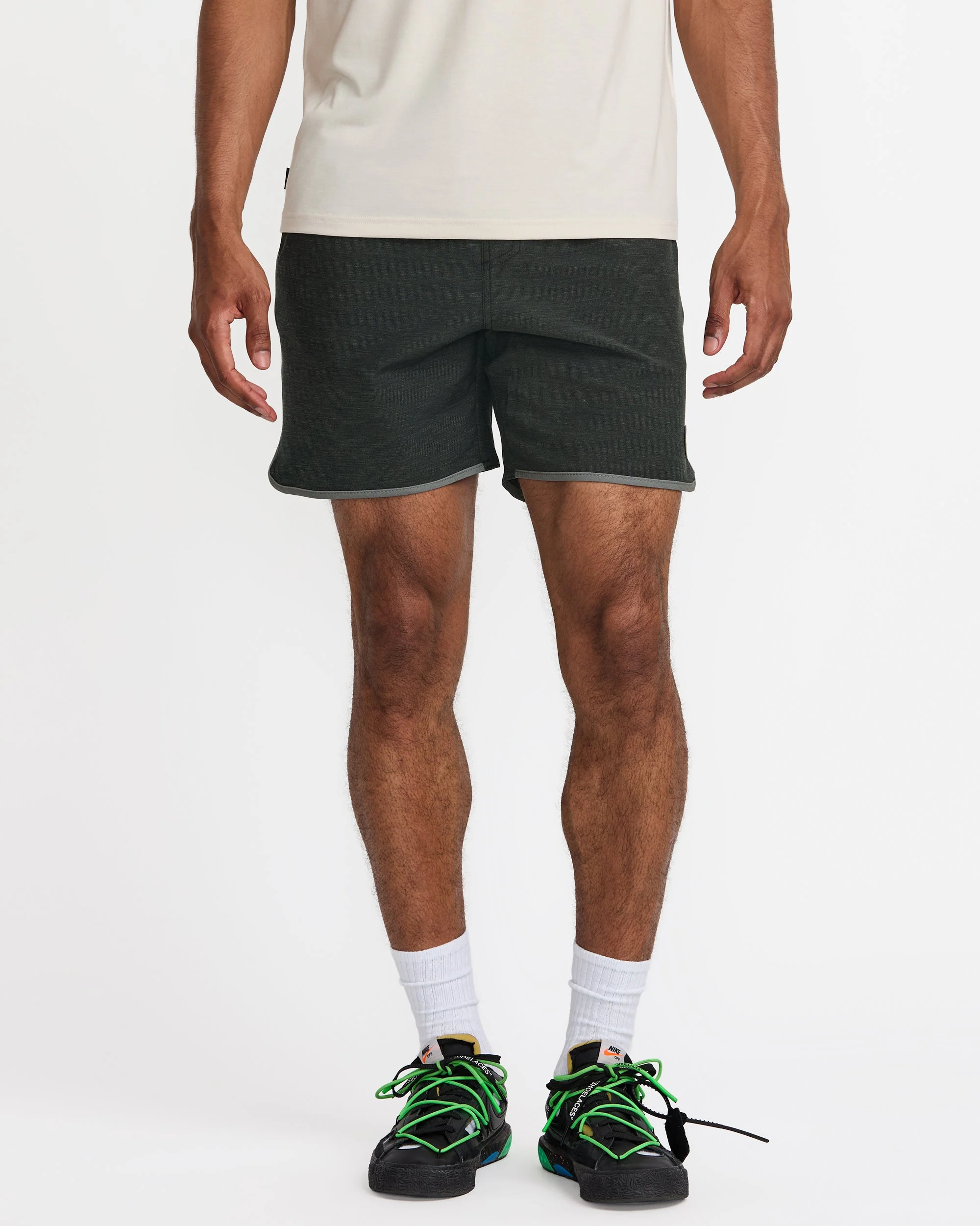 Yogger Hybrid 17" Short - Image 3