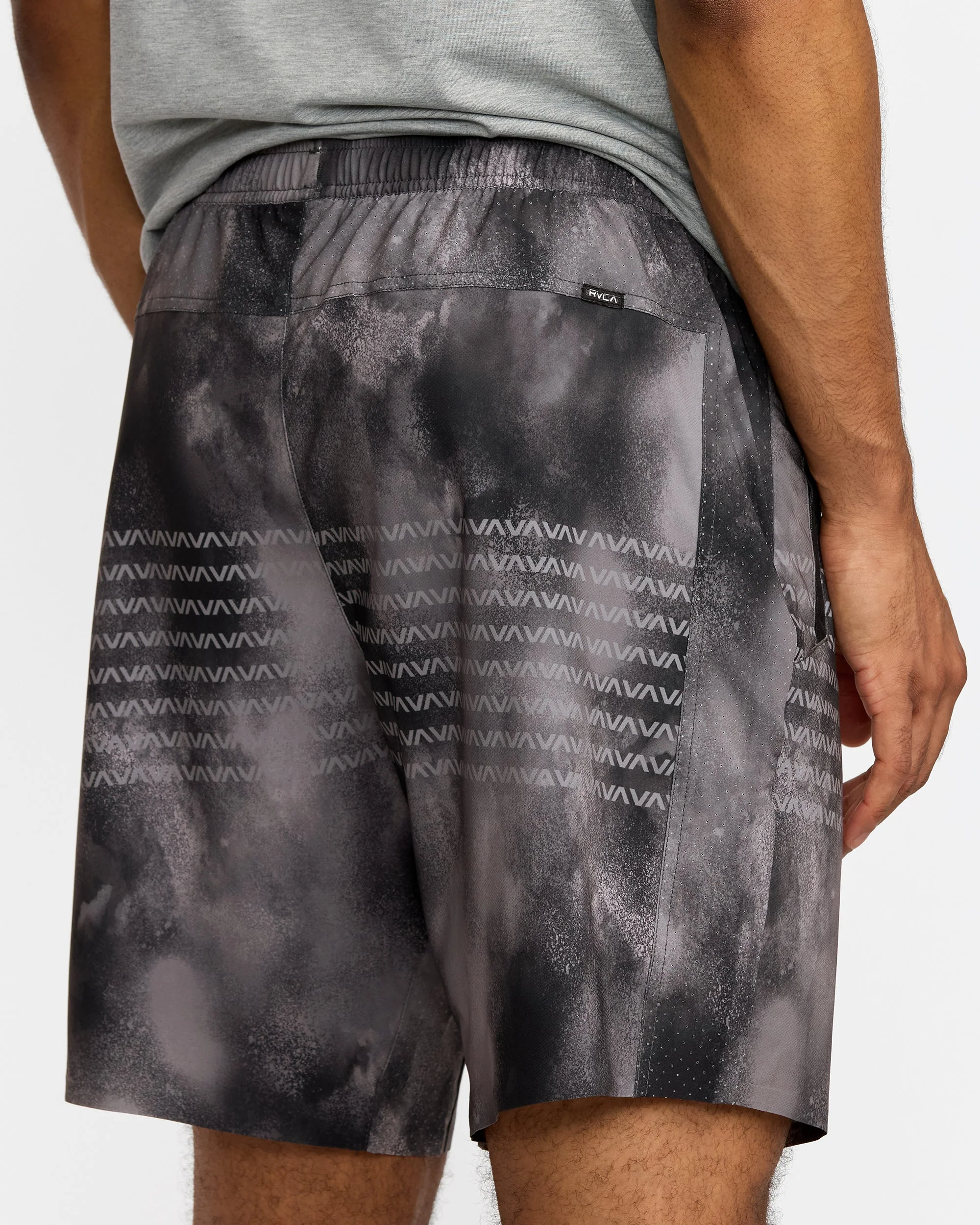 Yogger Plus 2 18" Short - Image 4